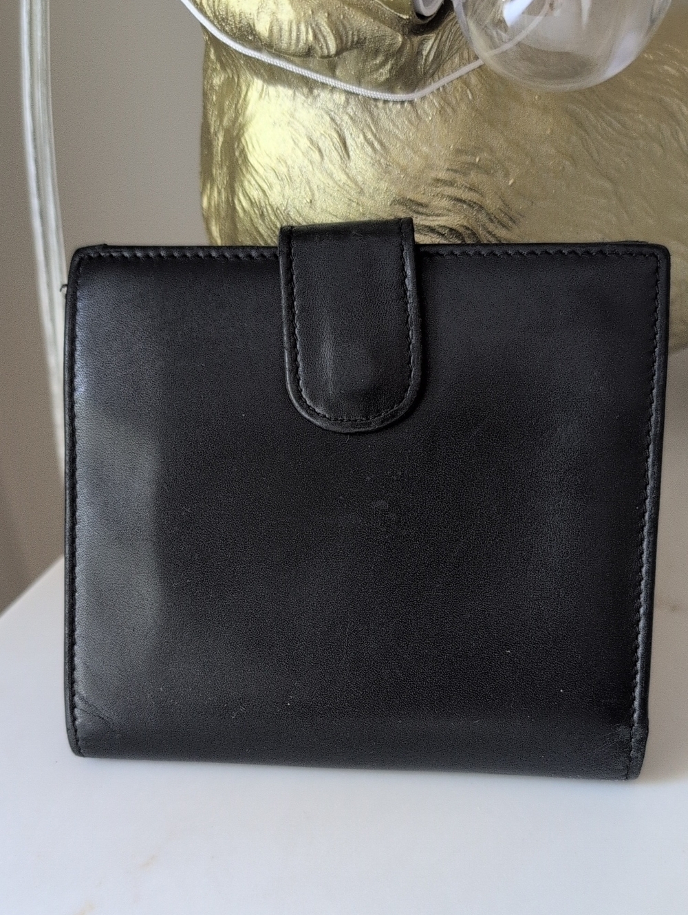 Salvatore Ferragamo Black Leather Wallet with Signature Buckle. - Picture 4 of 14